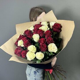 31 роза микс Эквадор