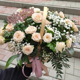 Корзина кустовых роз