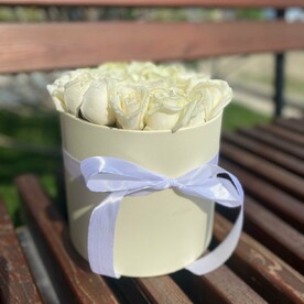 Белая коробка