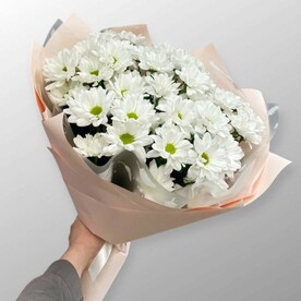 Букет из 7 ромашковых хризантем "Ля любовь"