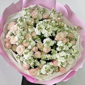 Маттиола белая, Роза бомбастик, Тишью, Пленка корейская, Оформление