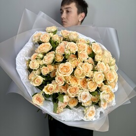 Букет из нежных кустовых роз (49-0513)