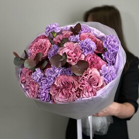 Диантус, Роза пионовидная одноголовая, Эвкалипт, Дизайнерская упаковка, Тишью