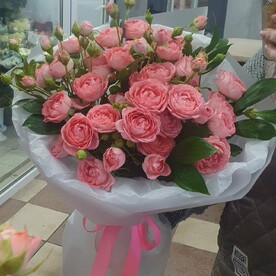 Букет из пионовидной кустовой розы