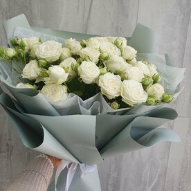 Нежный букет из Белой пионовидной роза