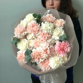 Стойкий микс из диантусов с эвкалиптом
