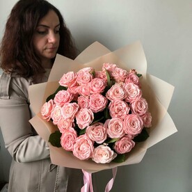 Букетик из пионовидных кустовых роз