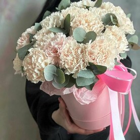 Шляпная коробочка с диантусами