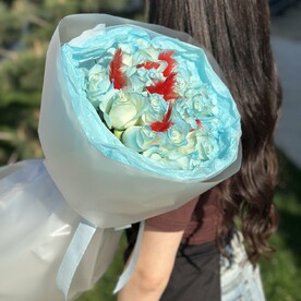 Синие розы с декором