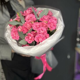Кустовые розовые розы