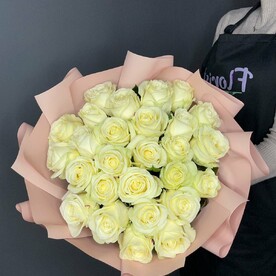 Белые розы 27 шт