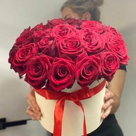 Розы красные 29 шт