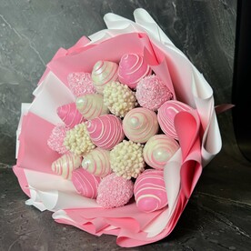 Букет из клубники в шоколаде розовый