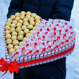 Сердце из конфет Ferrero Rocher и Rafaello