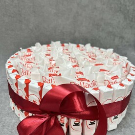 Подарок из Raffaello и Kinder шоколада