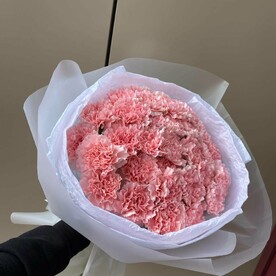 Монобукет из 31 розового диантуса от студии Mnogo Tsvetov