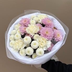 Букет из хризантем с гвоздиками