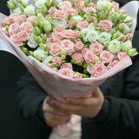 Роза кустовая шт, Лизиантус Эустома шт, Стильная упаковка шт, шт