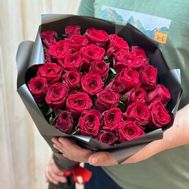 Букет из 31 красных роз