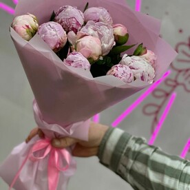 Букет из 11 розовых пионов Сара Бернард
