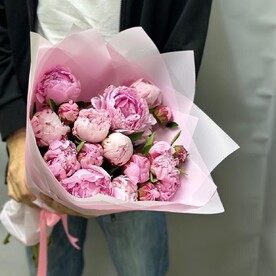 Букет из 17 розовых пионов Сара Бернард
