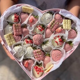 Клубника в шоколаде, Шоколад мини плиточки, Коробка сердце