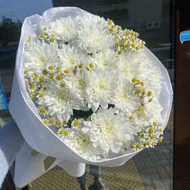 Букет хризантемы и ромашки