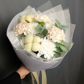 Букет с диантусами "Кремовый десерт"