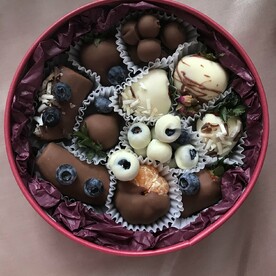 Подарочный набор фруктов и ягод в шоколаде