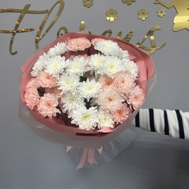 Букет из 7 нежных хризантем