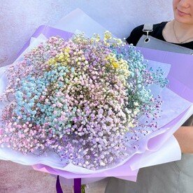 Огромный букет радужных гипсофил