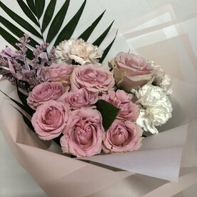 Гвоздика, Роза фруттето, Кустовая роза, Солидаго, Пальма, Стильная упаковка