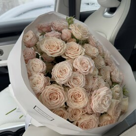 Букет из нежных кустовых роз