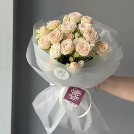 Букет из кустовых роз