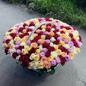 201 роза микс в корзине