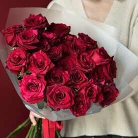 Букет из красных роз 25шт 60см