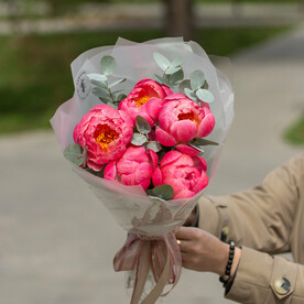 Монобукет из пионов Coral Charm XS