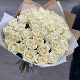 Белые розы Аваланж