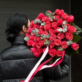 Пионовидные розы Баббл Гам с эвкалиптом