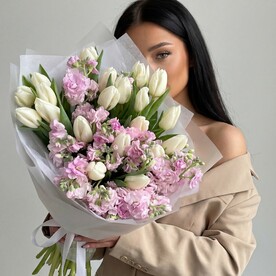 Весенний микс тюльпаны и ароматная маттиола