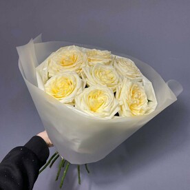Моно букет из 7 пионовидных роз