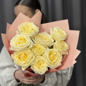 Моно букет из сливчных роз