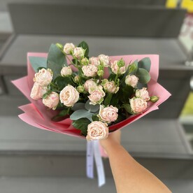 Пионовидные розы с эвкалиптом