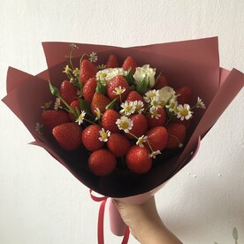 Букет с клубникой