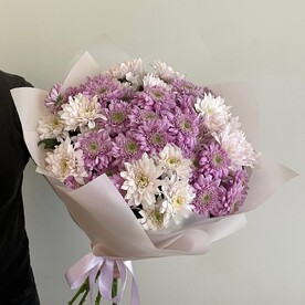 Букет «Сирень и пудра» из кустовых хризантем