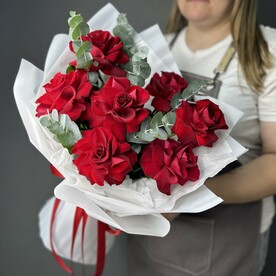 Букет из 7 красных французских роз