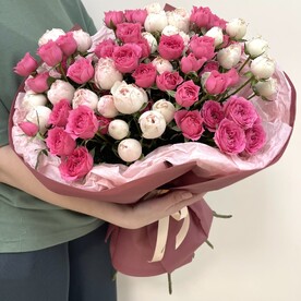 Шикарный букет из кустовых роз