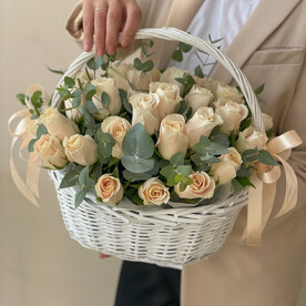 Корзина с цветами, розы для любимой девушке