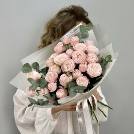 Букет из пионовидных кустовых роз (Бомбастик)
