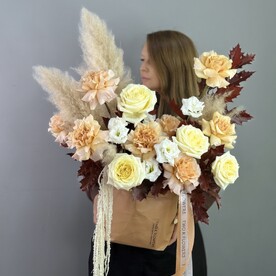 🧡осенняя композиция с французскими розами, пампасной травой и листьями дуба🧡